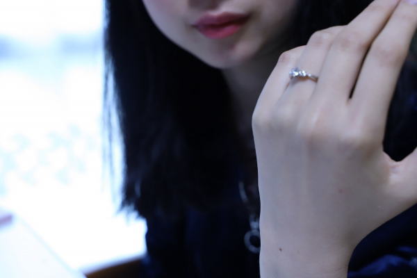 女性の好むリングの画像