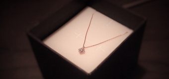 ダイヤモンド＆18金ネックレスはアリ？楽しめるレディースジュエリー