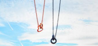 ペアネックレスの選び方完全ガイド：彼女との絆を深めるデザインのコツ