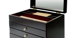 宝石の色が変わる？アメジストやトパーズの退色を防ぐ正しい保管方法