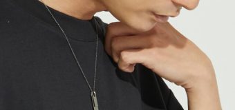男性向け：シンプルでおしゃれなメンズネックレスの選び方【素材比較】