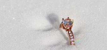 冬のジュエリー着用で気をつけたいこと：乾燥・静電気対策とクリーニング方法