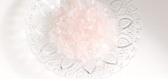 愛と癒やしの象徴！ローズクォーツの力とさざれ石で美と優しさを育む