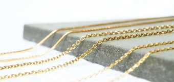 ニットの摩擦に負けない！「チェーン切れ」を防ぐ冬のジュエリーケア＆保管術