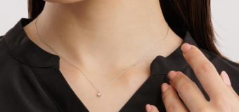 リモート映えする「顔周りジュエリー」の正解：耳元とデコルテの黄金バランス