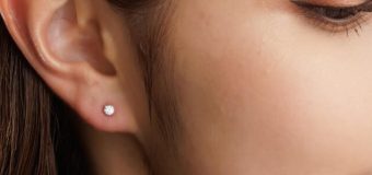 好印象を与える「耳元」の黄金比：面接で映えるピアスのサイズ感