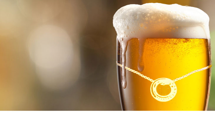 ビアタンブラーにビールを注いだ画像